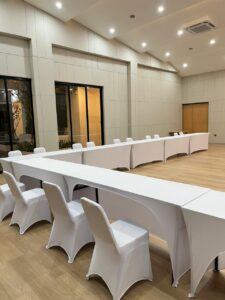 sewa meja ibm untuk acara rapat
