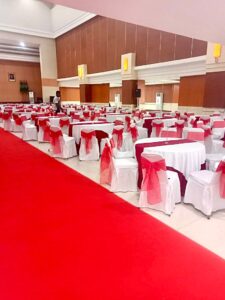 sewa kursi futura cover dengan pita untuk event yang lebih elegan