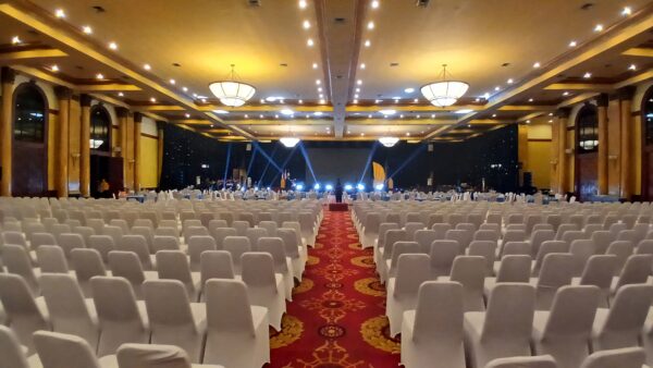 kursi futura cover untuk event yang lebih rapi dan formal