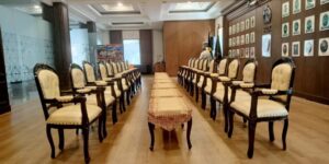 Sewa Meja Kayu Jati di Jakarta